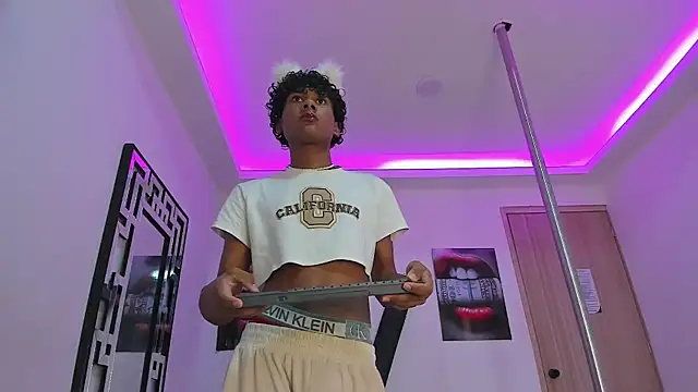 LONDON BOYS1 online show from 10/08/25, 07:36