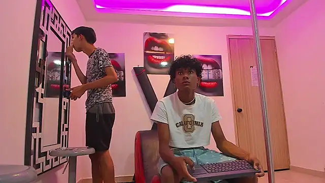 LONDON BOYS1 online show from 09/22/25, 07:14