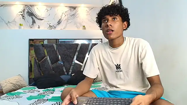 LONDON BOYS1 online show from 10/17/25, 02:48