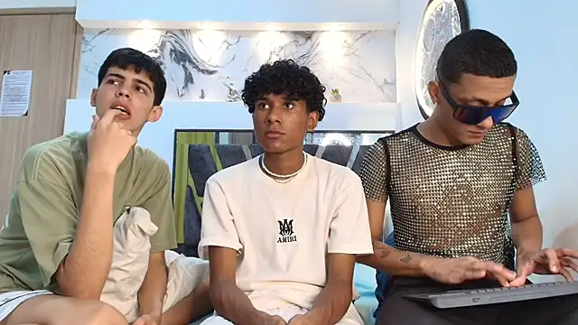 Snapshot of YOUNGS_GUYS chatting on 09/27/25, 10:05 YOUNGS GUYS online show from 09/27/25, 10:05