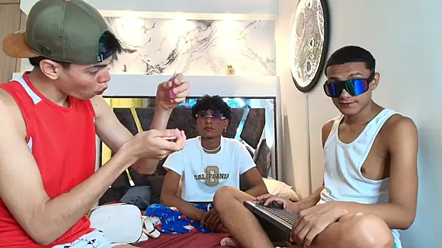 Snapshot of YOUNGS_GUYS chatting on 09/26/25, 07:21 YOUNGS GUYS online show from 09/26/25, 07:21