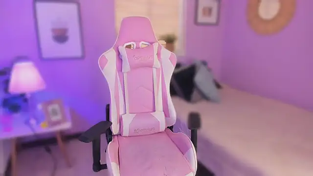 Ema wett online show from 10/23/25, 07:34