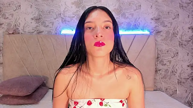 Snapshot of violet_77711 chatting on 10/19/25, 10:07 violet 77711 online show from 10/19/25, 10:07