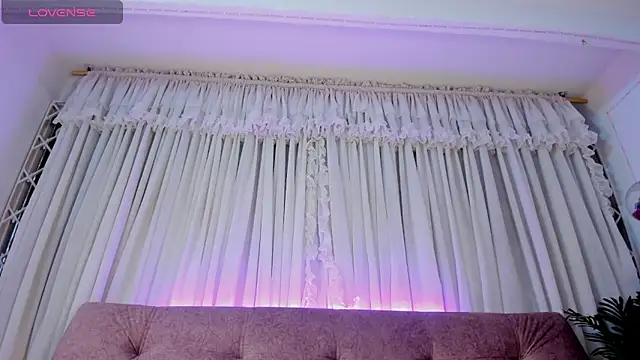 violet 77711 online show from 03/08/26, 02:09