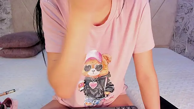 Snapshot of violet_77711 chatting on 10/21/25, 11:09 violet 77711 online show from 10/21/25, 11:09