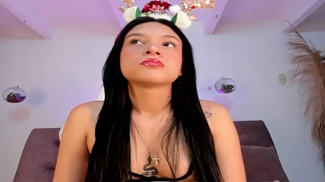 Snapshot of violet_77711 chatting on 11/29/25, 11:32 violet 77711 online show from 11/29/25, 11:32