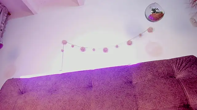 Snapshot of violet_77711 chatting on 11/26/25, 03:34 violet 77711 online show from 11/26/25, 03:34