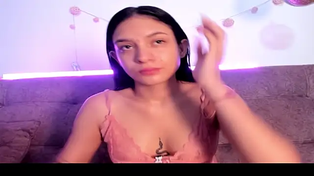 Snapshot of violet_77711 chatting on 12/16/25, 10:19 violet 77711 online show from 12/16/25, 10:19