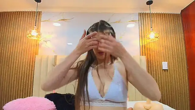 Dafne castro  online show from 05/08/26, 07:39