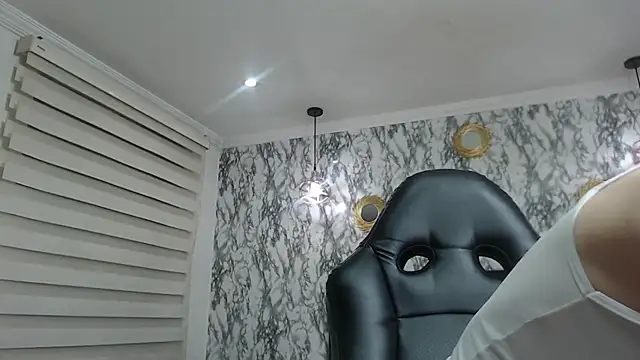 Snapshot of Dafne_castro_ chatting on 11/30/25, 10:05 Dafne castro online show from 11/30/25, 10:05