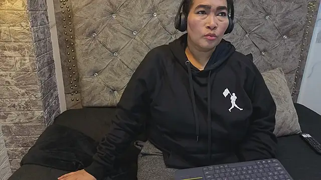 yunkeyc online show from 04/24/26, 01:29