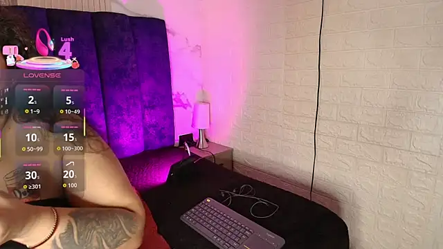 yunkeyc online show from 12/23/25, 02:11