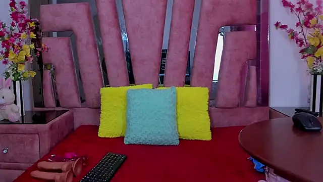 ZoeeGuzman online show from 10/11/25, 12:50