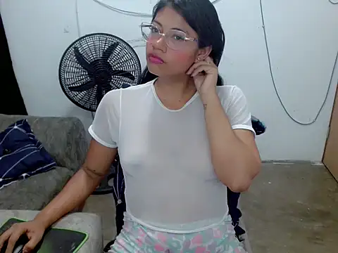 Dulce2415 online show from 04/20/26, 07:37