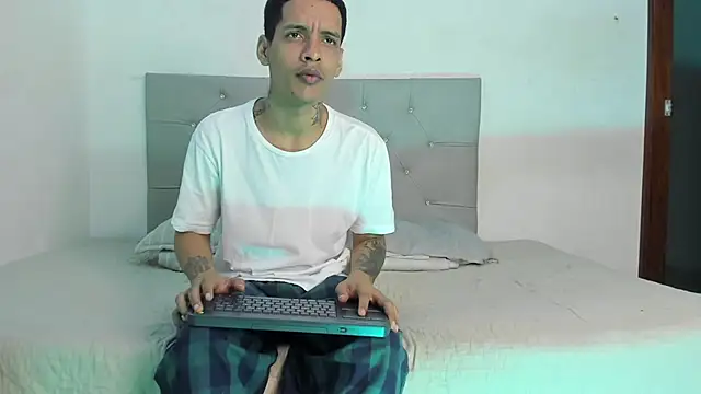 twinkDuohot online show from 12/17/25, 02:38