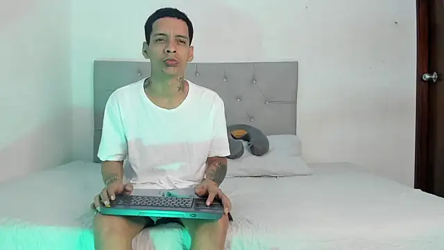 twinkDuohot online show from 12/18/25, 04:17