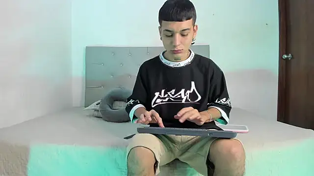 twinkDuohot online show from 12/14/25, 05:29