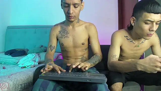 twinkDuohot online show from 04/01/26, 12:13