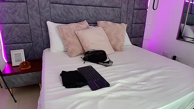 Snapshot of alaska__williams__ chatting on 09/09/25, 12:58 alaska williams online show from 09/09/25, 12:58