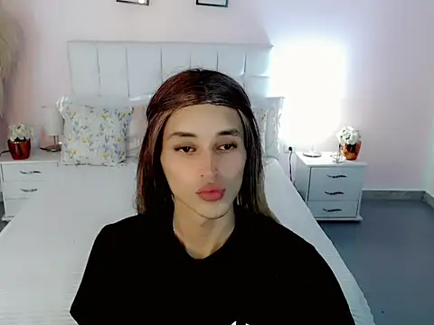 Snapshot of samantha_bliss chatting on 10/17/25, 12:18 samantha bliss online show from 10/17/25, 12:18