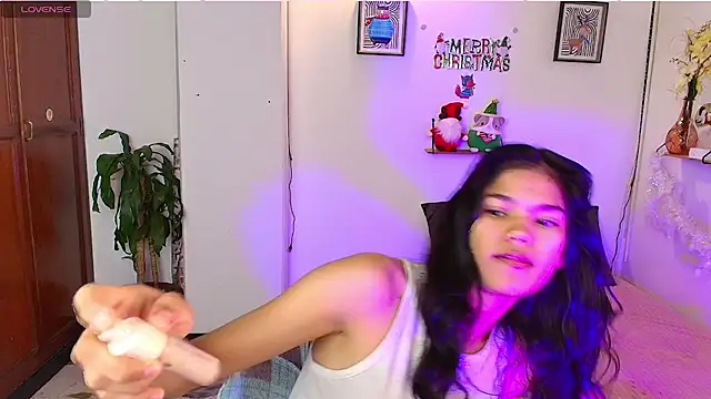 emycarver09 online show from 12/05/25, 11:53