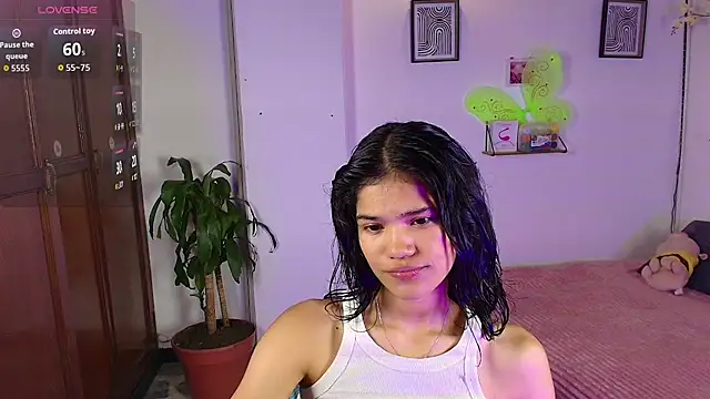 emycarver09 online show from 11/02/25, 12:15