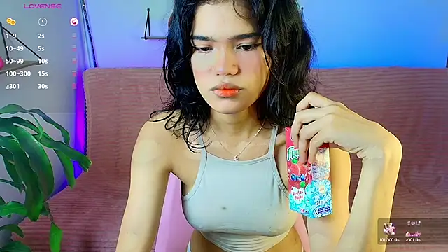 emycarver09 online show from 10/07/25, 12:17