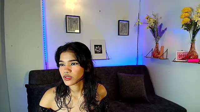 emycarver09 online show from 09/10/25, 12:26