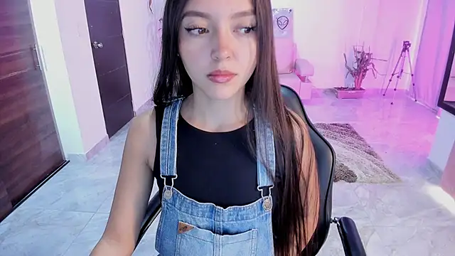 Snapshot of bella_fox_1 chatting on 07/01/26, 01:33 bella fox 1 online show from 07/01/26, 01:33