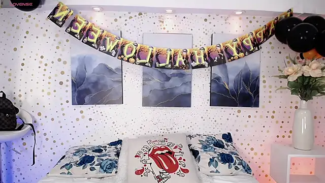 Emily Vaughan online show from 10/20/25, 03:30