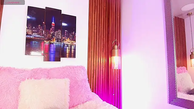 Emily Vaughan online show from 09/19/25, 03:21