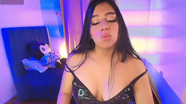 Snapshot of luna-cute chatting on 09/19/25, 04:55 luna-cute online show from 09/19/25, 04:55