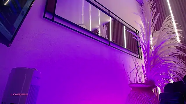 ArianaSantana online show from 11/12/25, 12:53