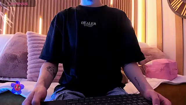 ArianaSantana online show from 11/11/25, 08:14