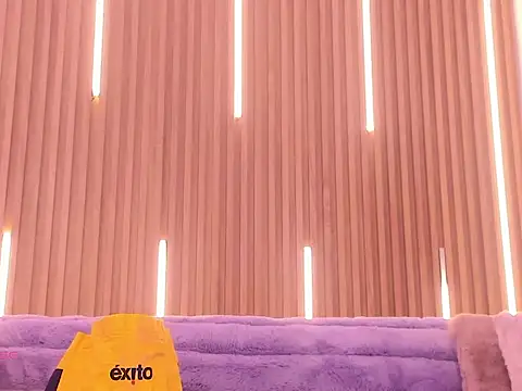 ArianaSantana online show from 12/04/25, 01:21