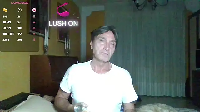 Snapshot of lattediyak chatting on 09/24/25, 01:13 lattediyak online show from 09/24/25, 01:13