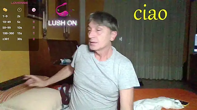 Snapshot of lattediyak chatting on 10/13/25, 12:12 lattediyak online show from 10/13/25, 12:12