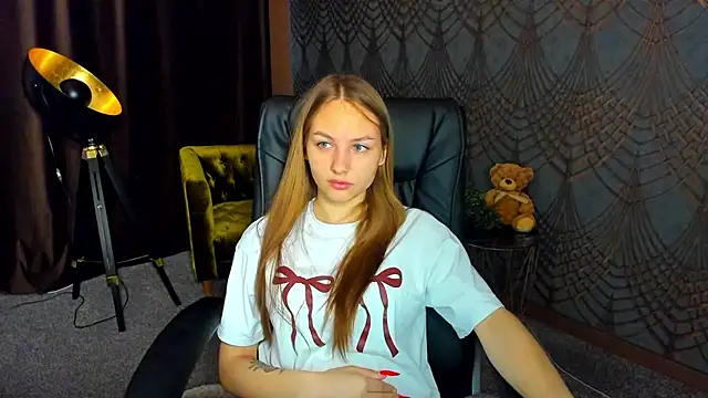 Snapshot of MilaAddams chatting on 07/07/26, 05:32 MilaAddams online show from 07/07/26, 05:32