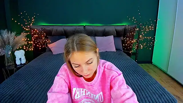 MilaAddams online show from 11/15/25, 06:50