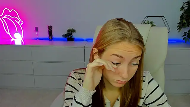 MilaAddams online show from 10/09/25, 05:41