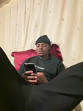 Snapshot of Hluga_25 chatting on 07/18/26, 04:48 Hluga 25 online show from 07/18/26, 04:48