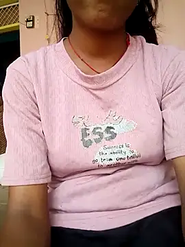 Snapshot of Pari_queen_44 chatting on 09/18/25, 06:49 Pari queen 44 online show from 09/18/25, 06:49