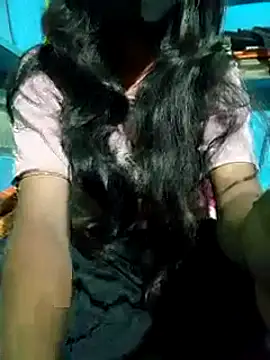 Snapshot of Pari_queen_44 chatting on 10/24/25, 04:50 Pari queen 44 online show from 10/24/25, 04:50