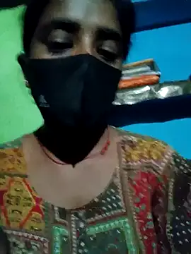 Snapshot of Pari_queen_44 chatting on 09/17/25, 03:03 Pari queen 44 online show from 09/17/25, 03:03