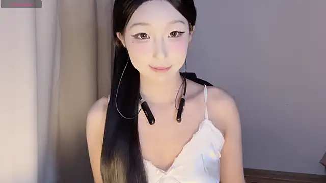 Snapshot of Winnie666- chatting on 09/11/25, 02:06 Winnie666- online show from 09/11/25, 02:06