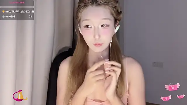 Snapshot of Winnie666- chatting on 09/18/25, 03:37 Winnie666- online show from 09/18/25, 03:37