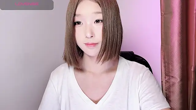 Snapshot of Winnie666- chatting on 10/29/25, 12:04 Winnie666- online show from 10/29/25, 12:04