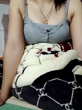 Snapshot of LucyyLy chatting on 11/24/25, 12:27 LucyyLy online show from 11/24/25, 12:27