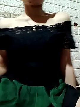 Snapshot of LucyyLy chatting on 10/04/25, 12:17 LucyyLy online show from 10/04/25, 12:17