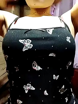 Snapshot of LucyyLy chatting on 11/07/25, 11:30 LucyyLy online show from 11/07/25, 11:30